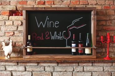 Kreidetafel als Wandbar - Weinregal