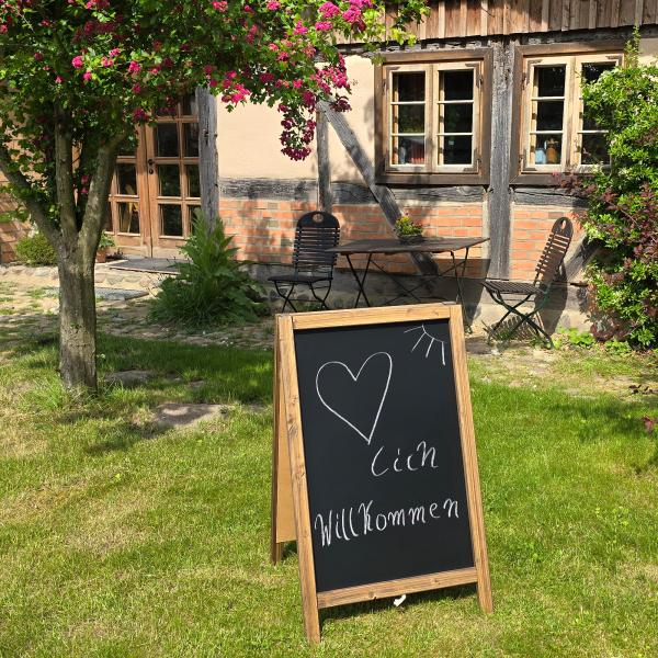 Aufsteller aus Holz zur Beschriftung mit Kreide